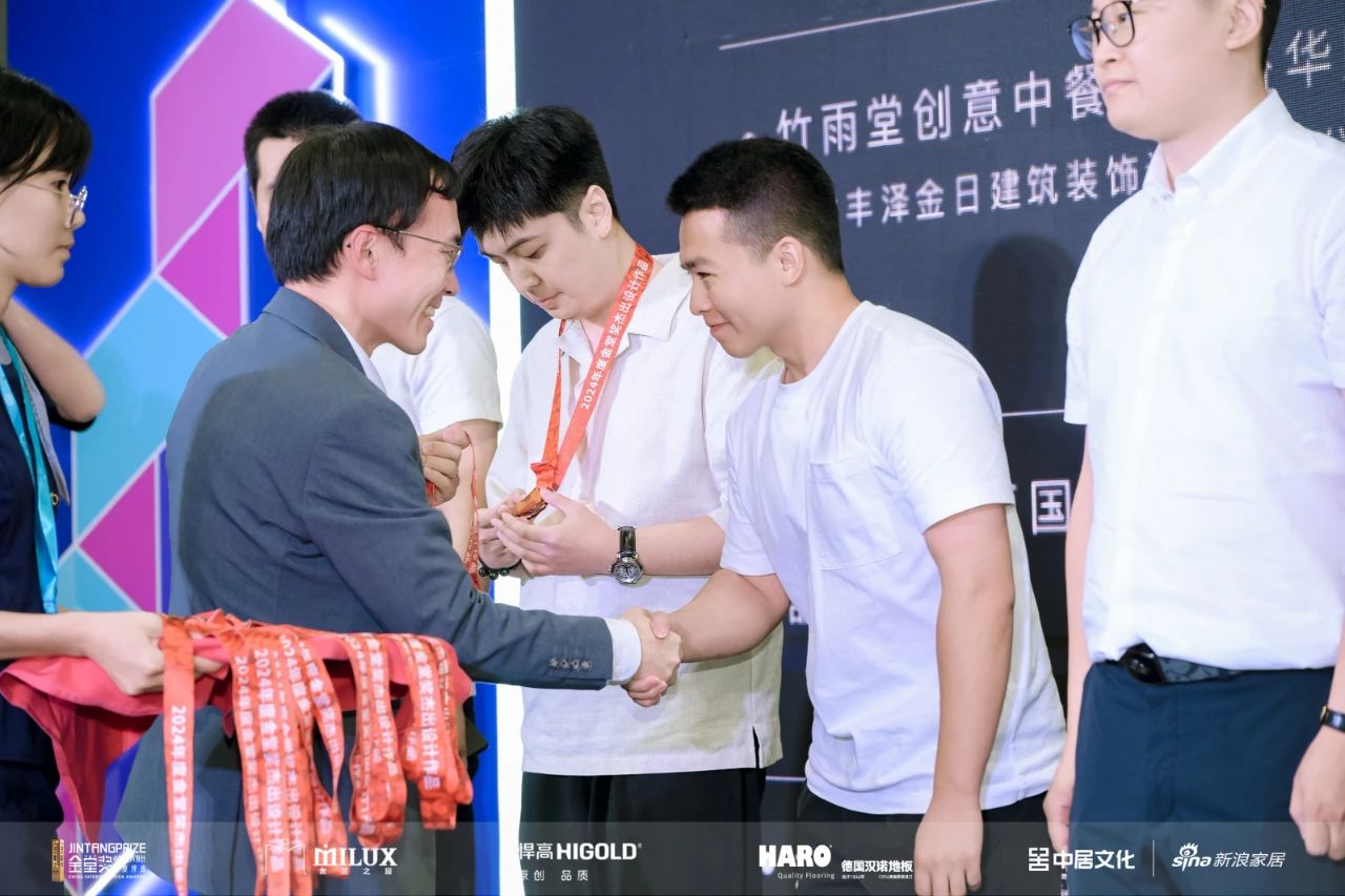 巴德士×Novacolor亮相广州建博会，涂料界“王炸组合”斩获超高人气